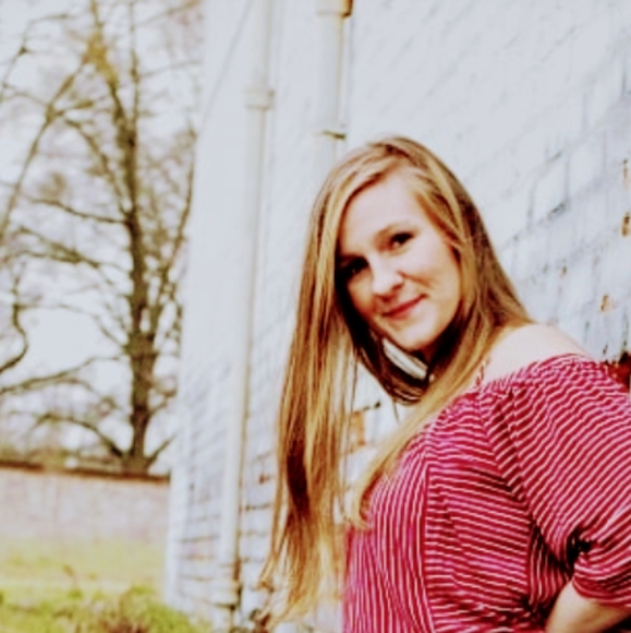 Meet your Posher, Amelia - Picture 2 of 8